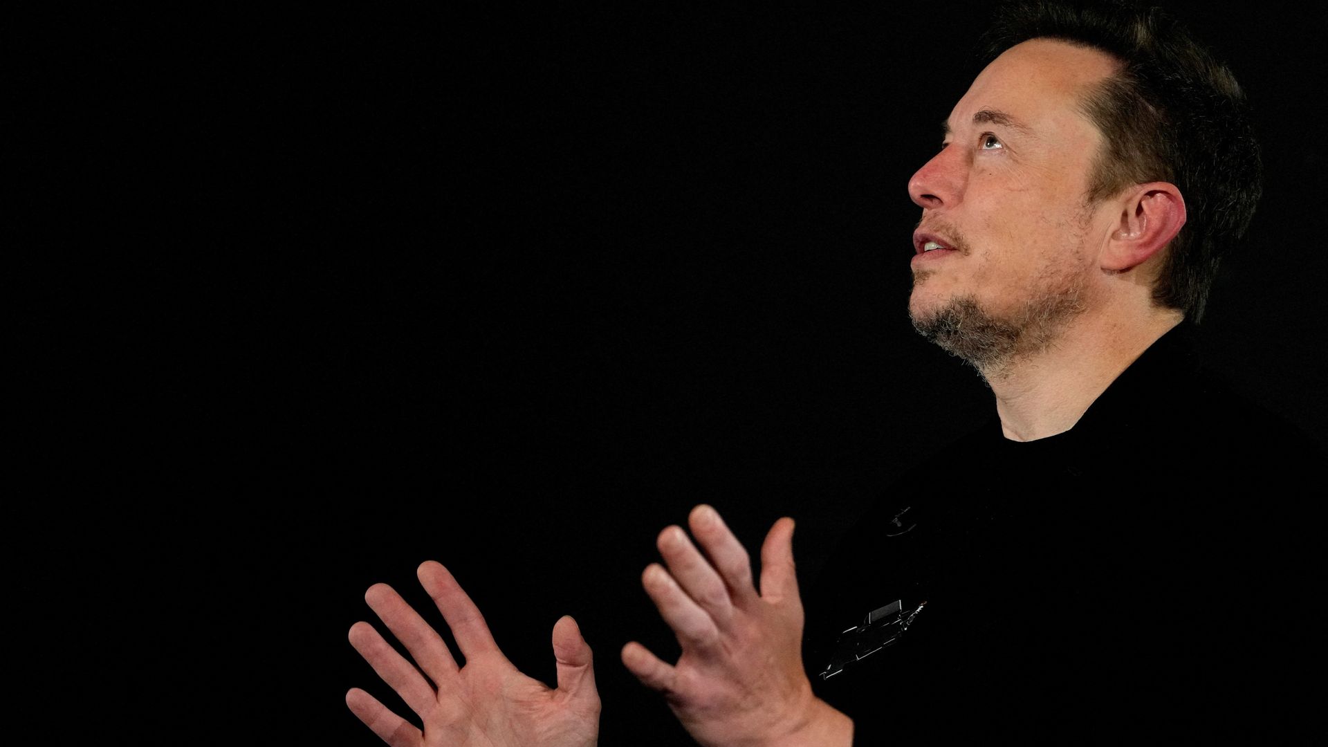 Shares of Elon Musk’s SpaceX soar past Amazon